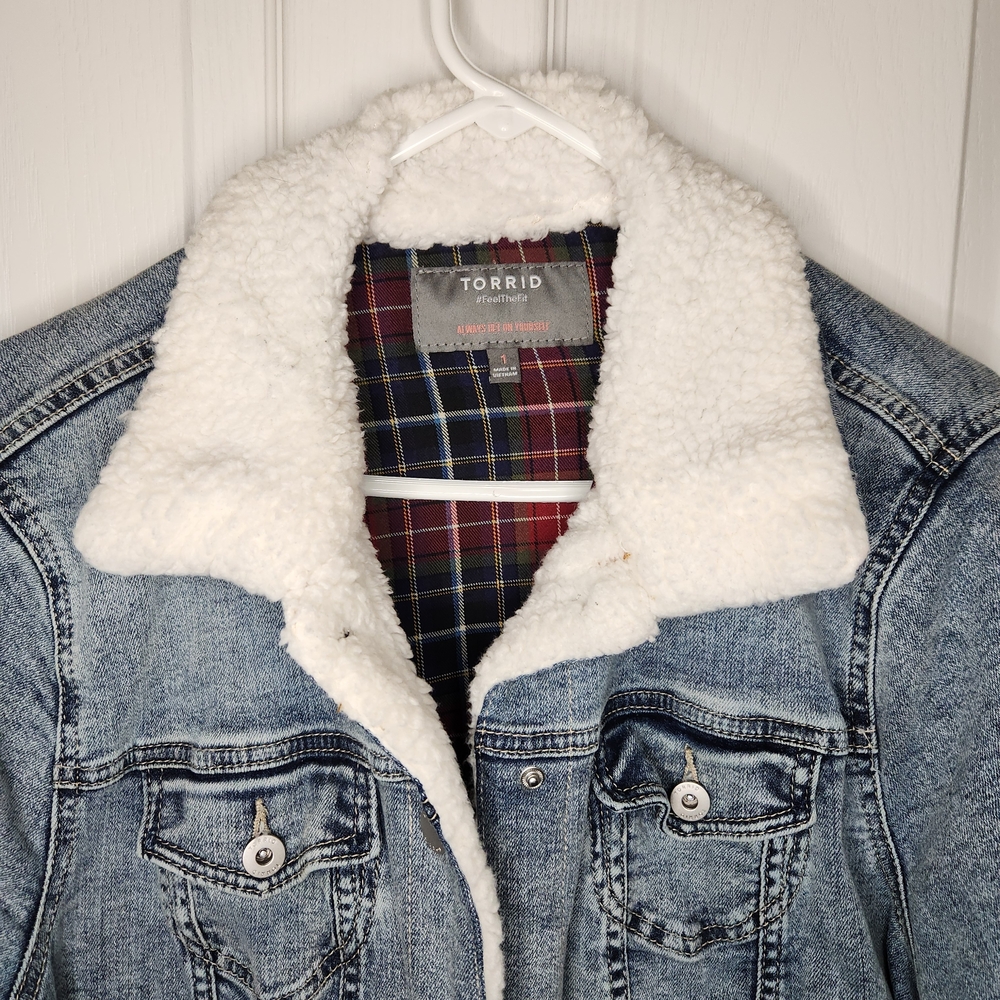 Torrid Sherpa Lined Denim Jacket Plaid Lined Size 1 (Plus) Cozy Jean Coat - Picture 4 of 8